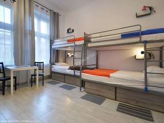 Хостелы Hostel Lwowska 11 Варшава Кровать в общем номере для мужчин и женщин с 7 кроватями.-2