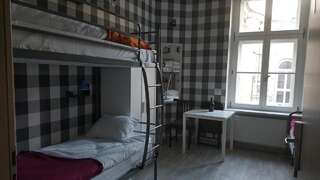 Хостелы Hostel Lwowska 11 Варшава Односпальная кровать в общем номере с 6 кроватями-2